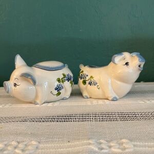 Vintage cream and sugar